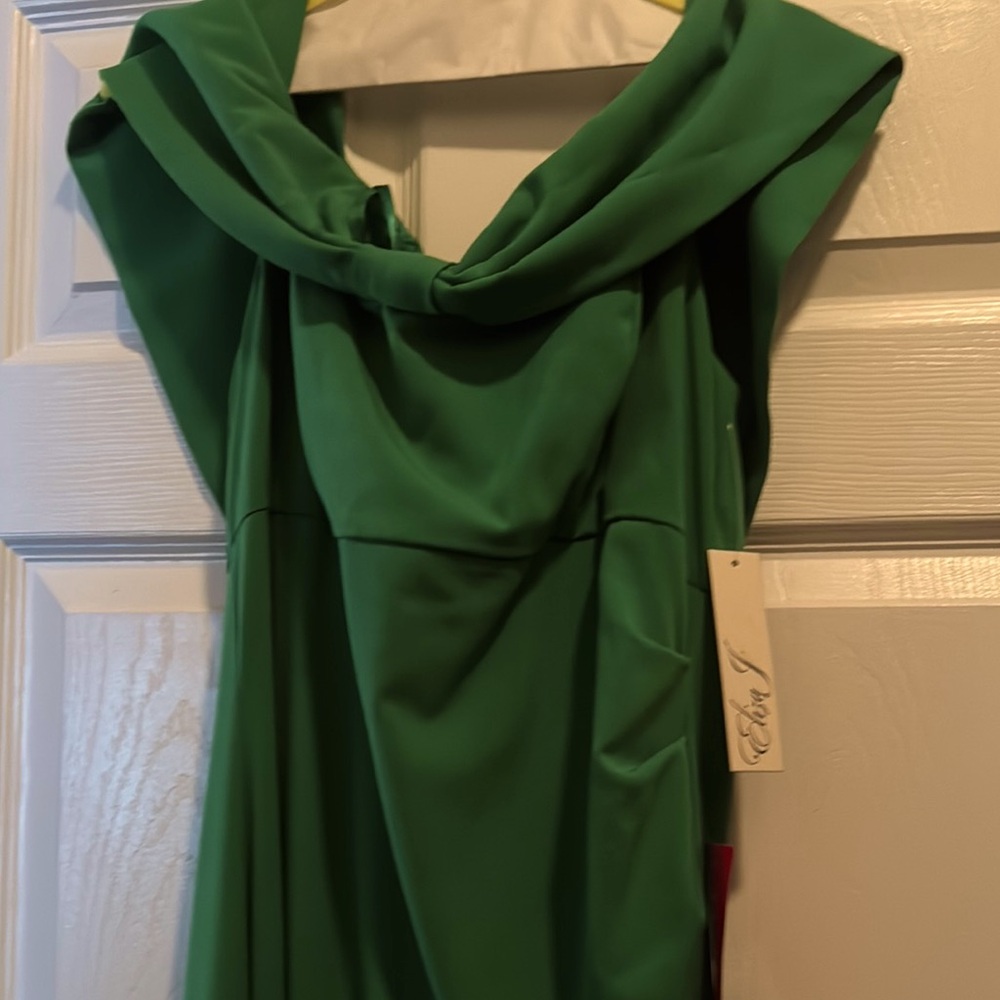 Eliza J beautiful green gown never worn, size 14 with tag